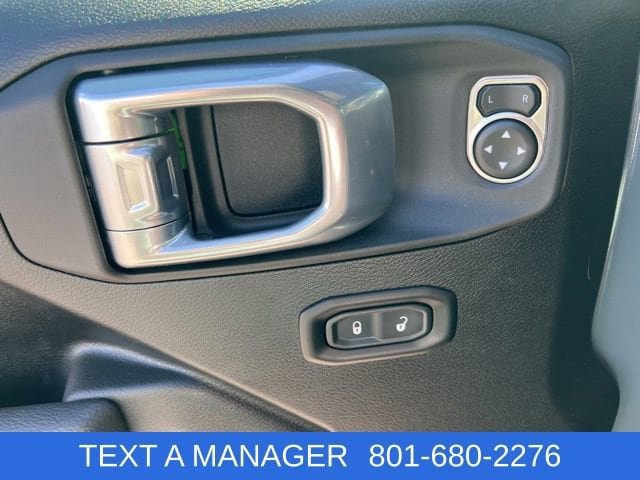 Used 2024 Jeep Wrangler Rubicon w/ Convenience Group AWD/4WD image 15