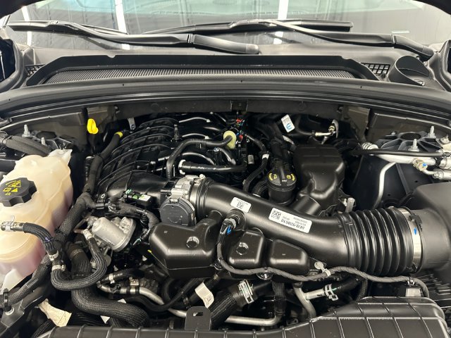 Used 2024 Jeep Grand Cherokee Limited AWD/4WD image 16