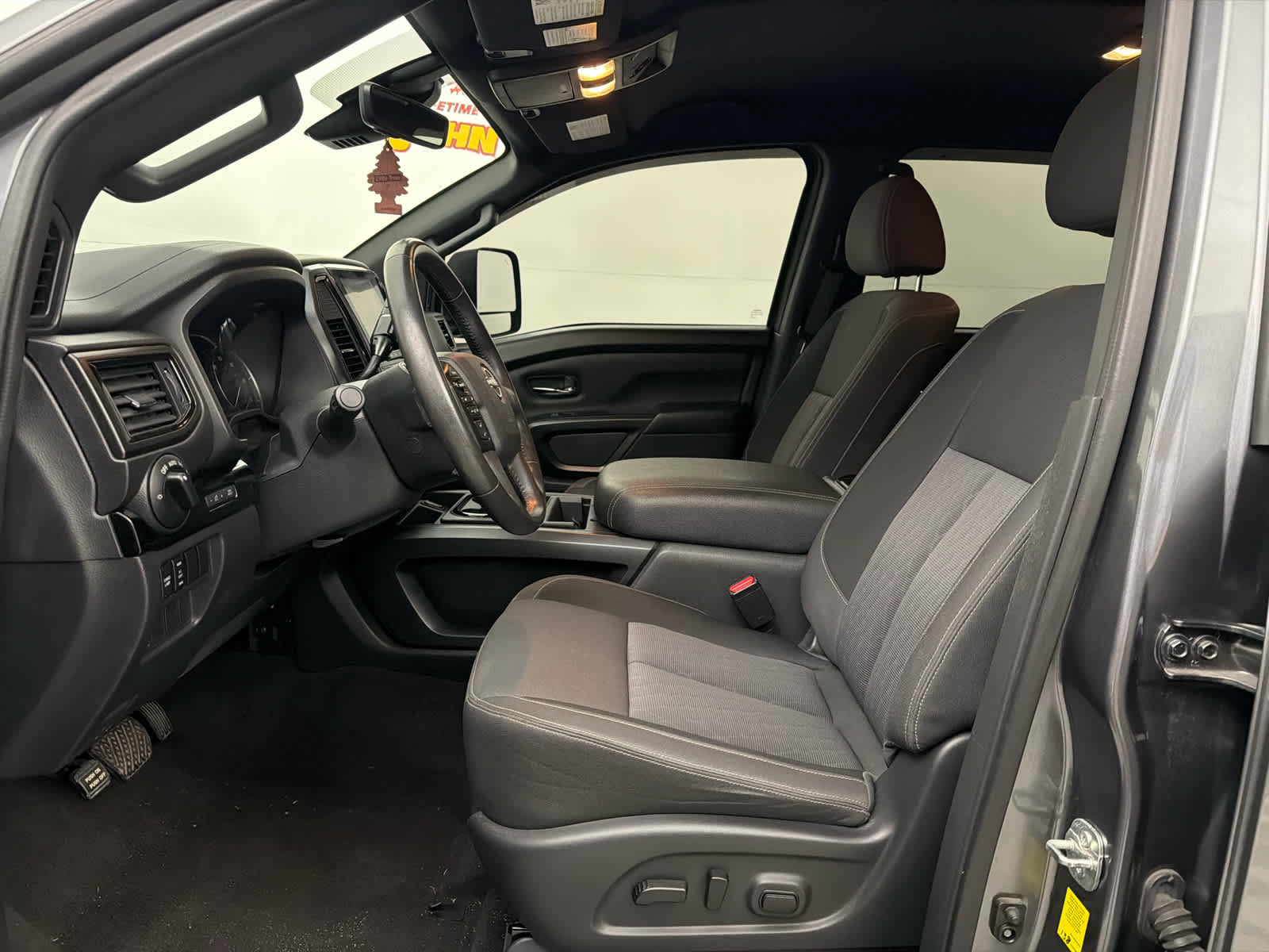 Used 2023 Nissan Titan SV w/ SV Convenience Package image 13