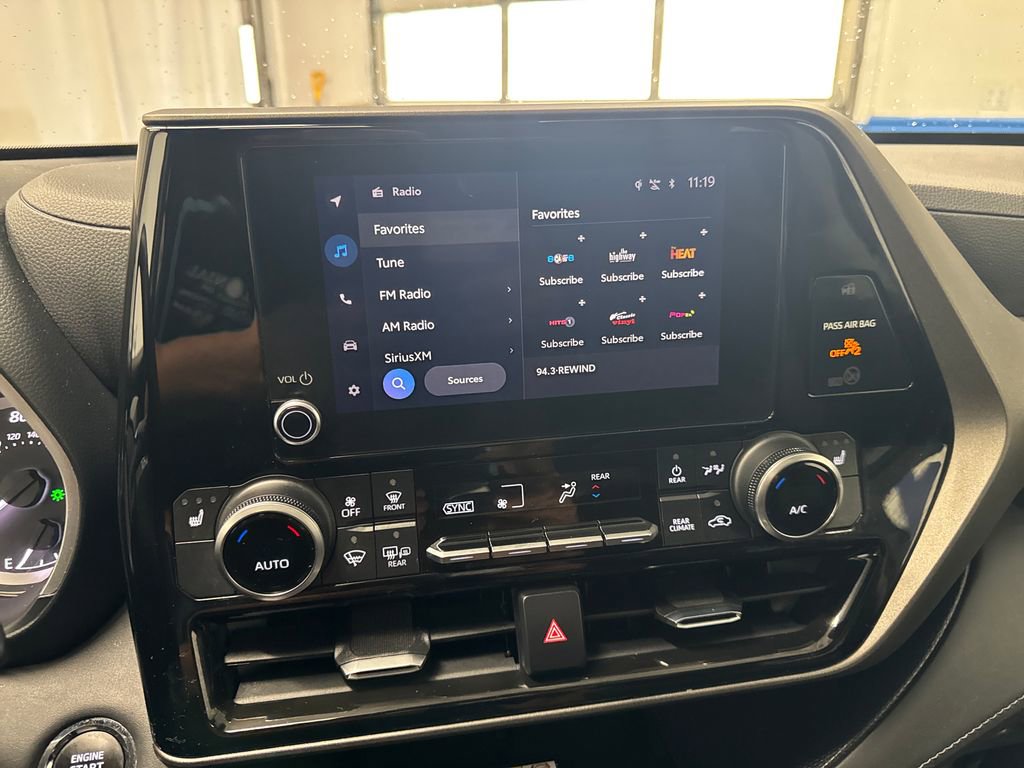 Used 2023 Toyota Highlander XLE AWD/4WD image 20
