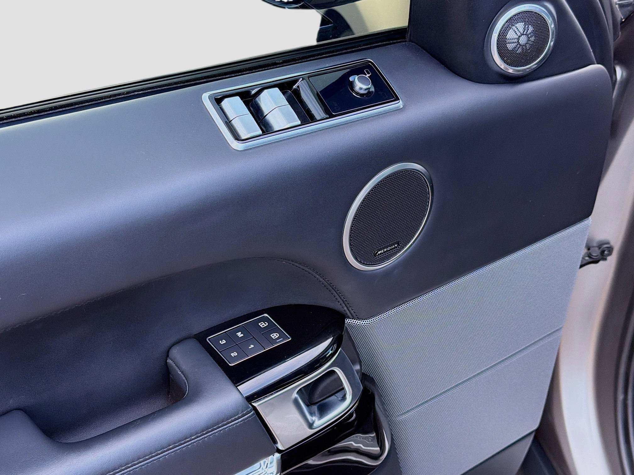 Used 2021 Land Rover Range Rover Sport HST image 23