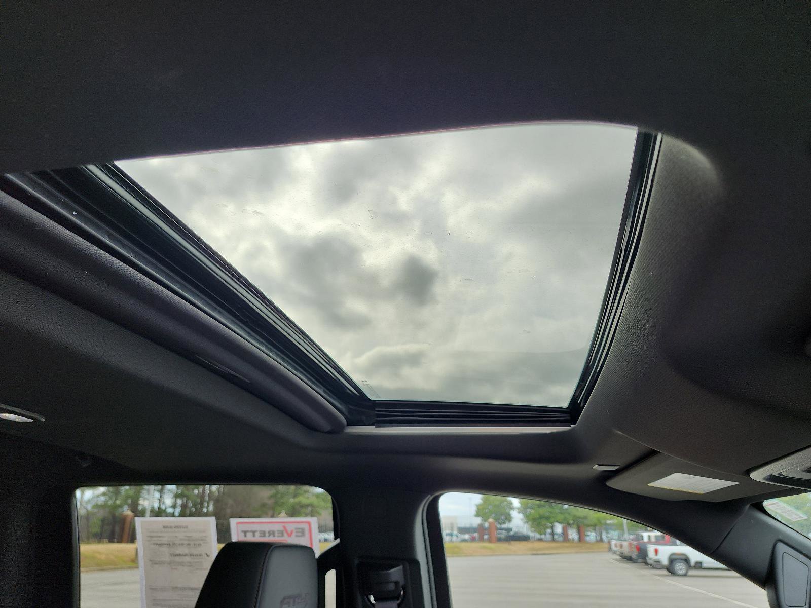 Certified 2025 GMC Sierra 1500 AT4 w/ AT4 Premium Package image 9