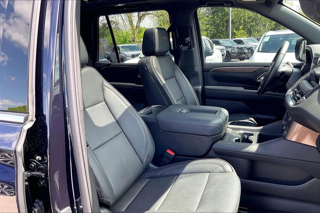 Used 2023 Chevrolet Tahoe High Country w/ Premium Package AWD/4WD image 10