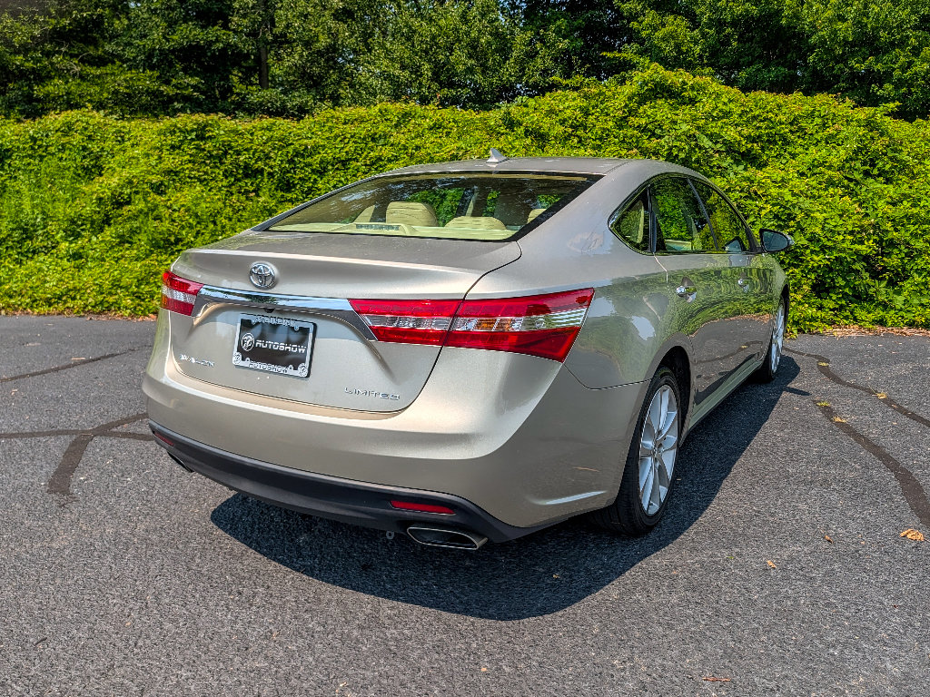 Used 2015 Toyota Avalon Limited FWD image 5