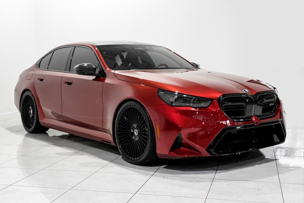 Used 2025 BMW M5 w/ Carbon Package image 3