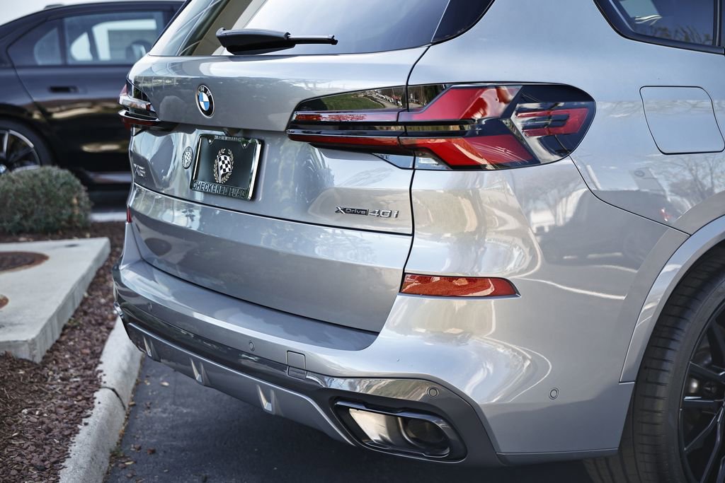 Used 2024 BMW X5 xDrive40i w/ M Sport Package AWD/4WD image 9