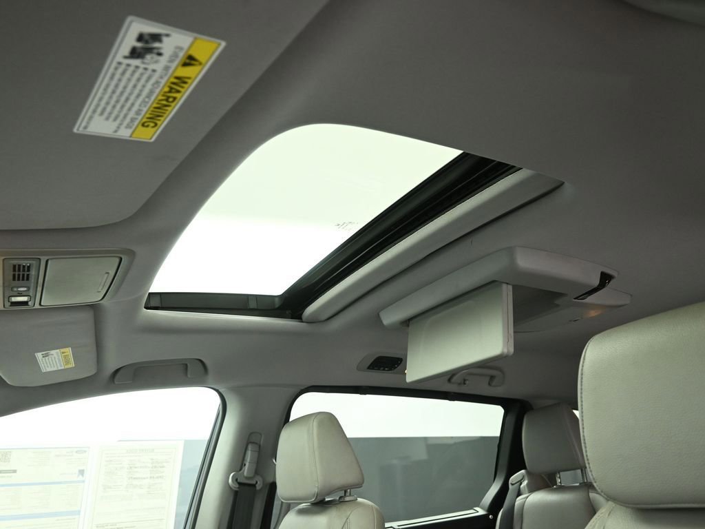 Used 2018 Honda Odyssey Touring image 17