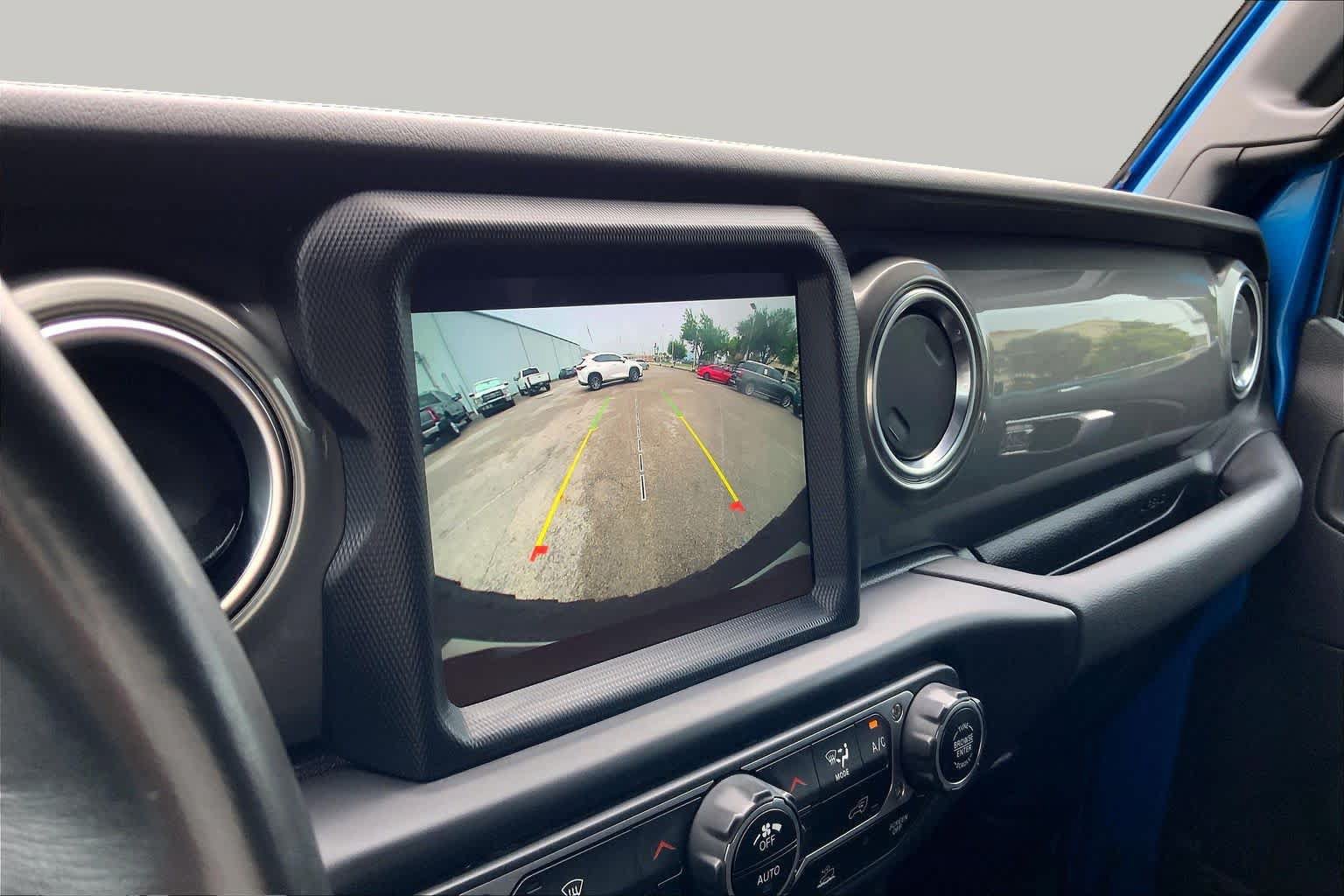Used 2022 Jeep Wrangler Unlimited Sahara AWD/4WD image 26
