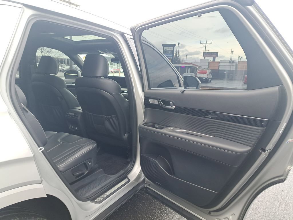 Used 2023 Hyundai Palisade Calligraphy w/ Cargo Package image 14
