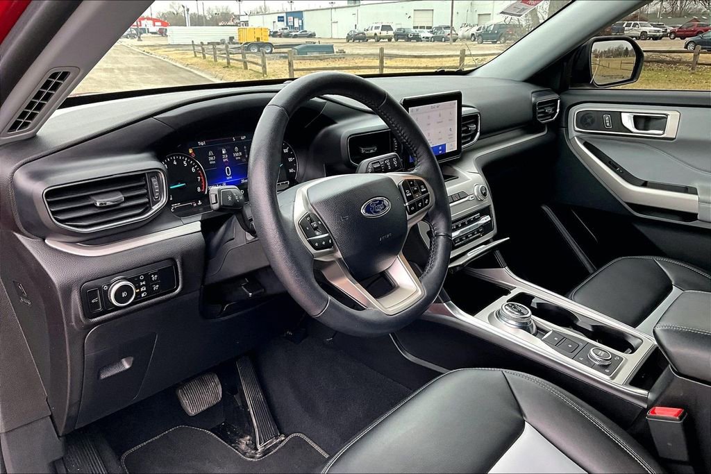 Used 2024 Ford Explorer XLT w/ Equipment Group 202A image 12