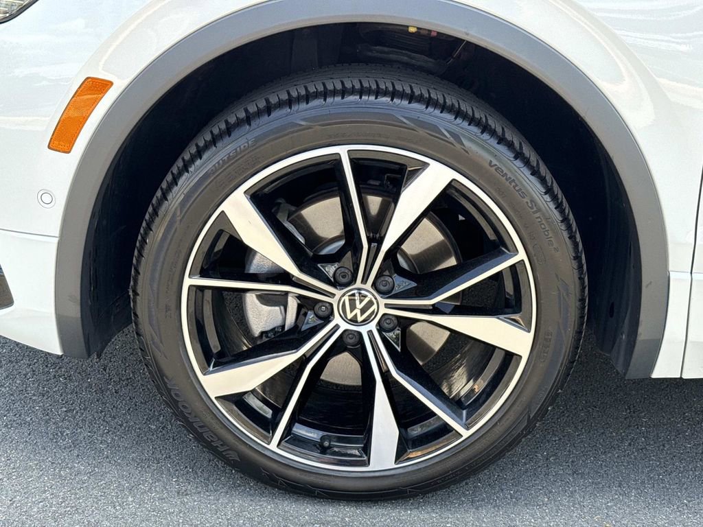 Used 2024 Volkswagen Tiguan SEL R-Line AWD/4WD image 8