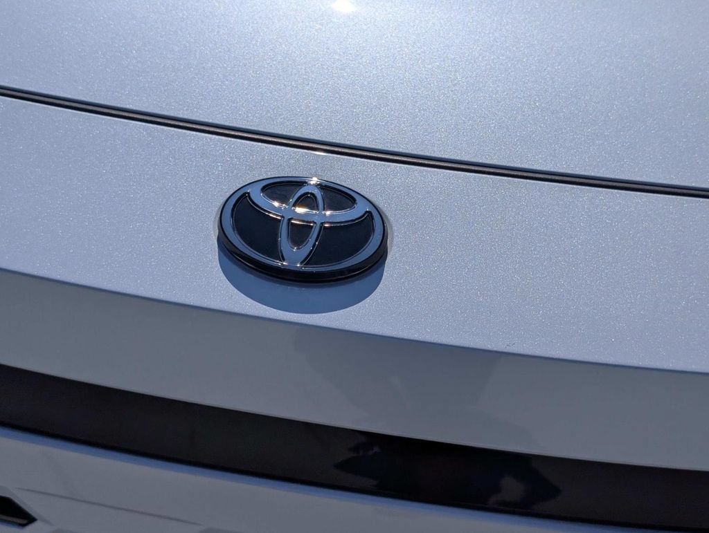Used 2026 Toyota RAV4 XSE w/ Panoramic Sun Roof Package AWD/4WD image 5
