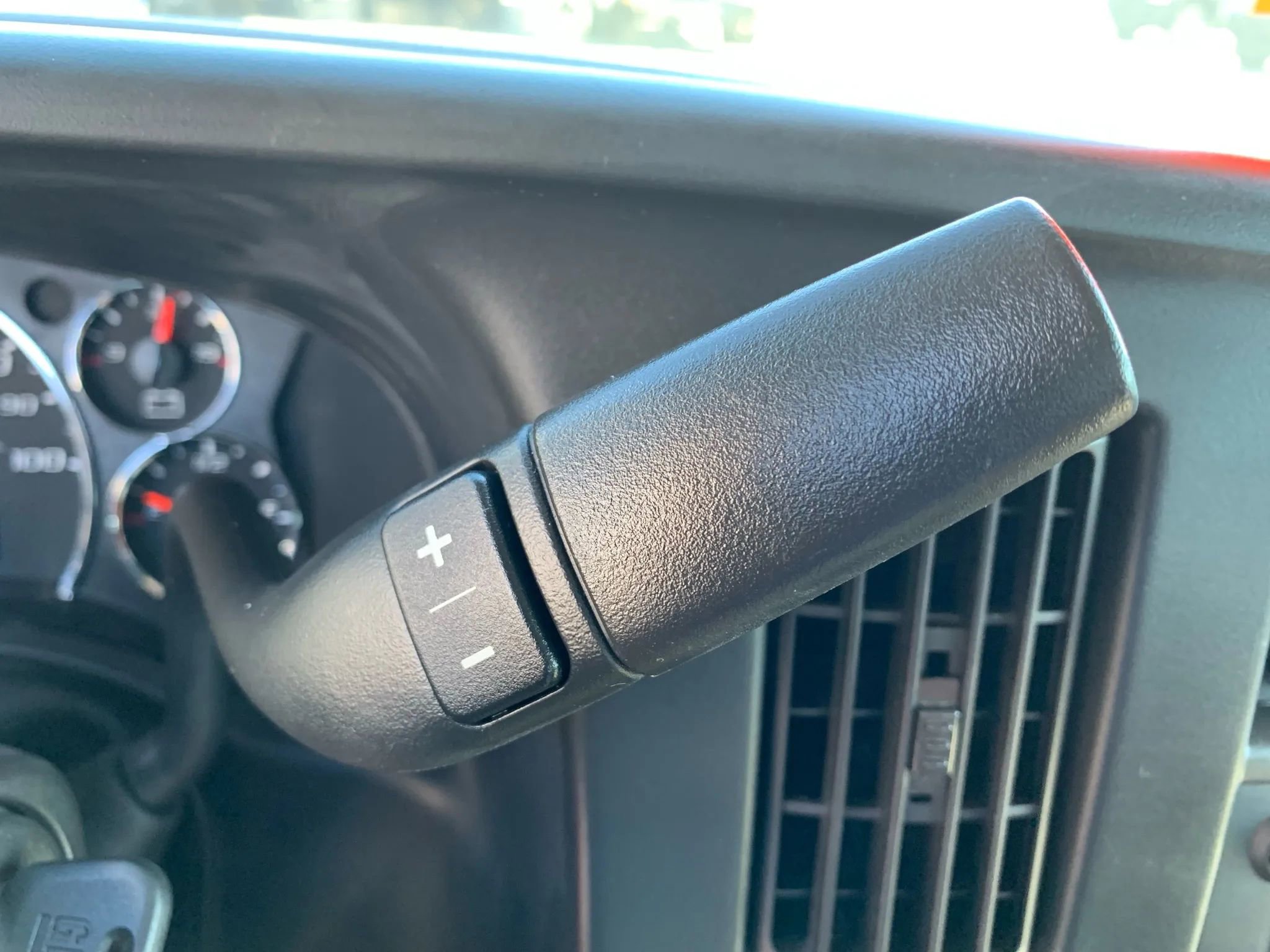 Used 2017 Chevrolet Express 2500 image 17