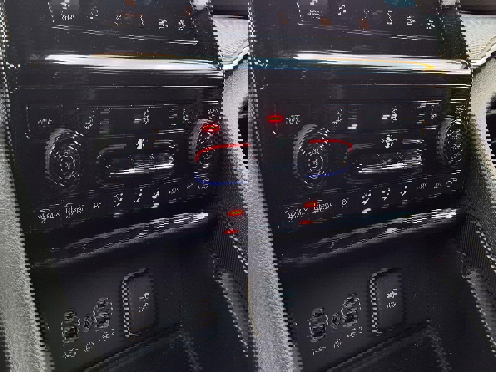 Used 2023 Jeep Grand Cherokee L Laredo image 13