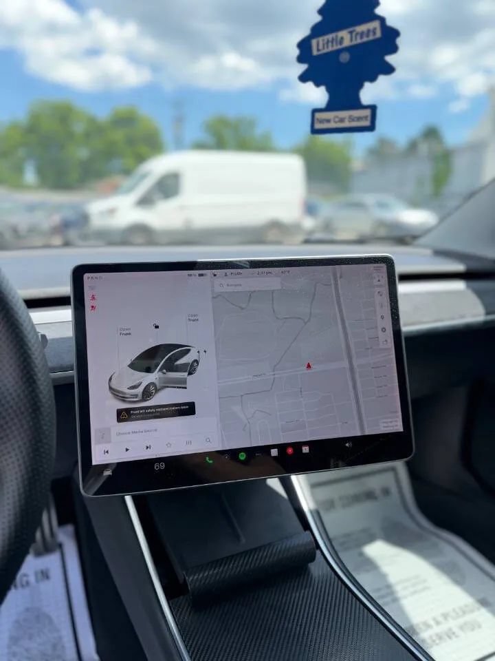 Used 2020 Tesla Model 3 Standard Range Plus RWD image 14