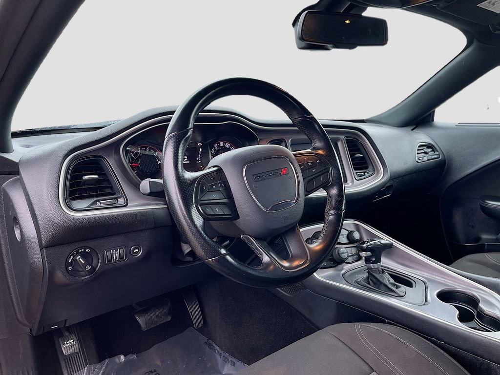 Used 2020 Dodge Challenger SXT w/ Blacktop Package image 9