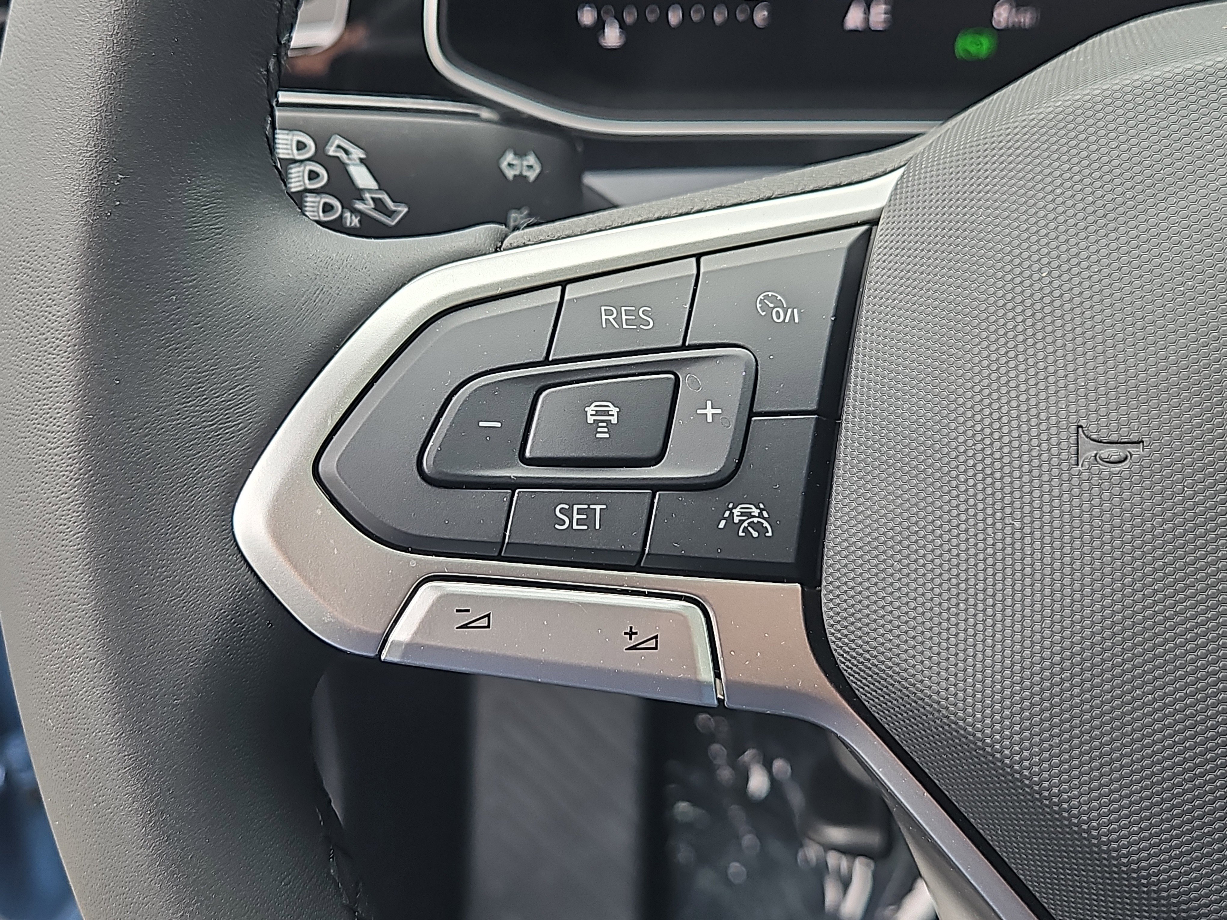 New 2026 Volkswagen Jetta SE FWD image 12