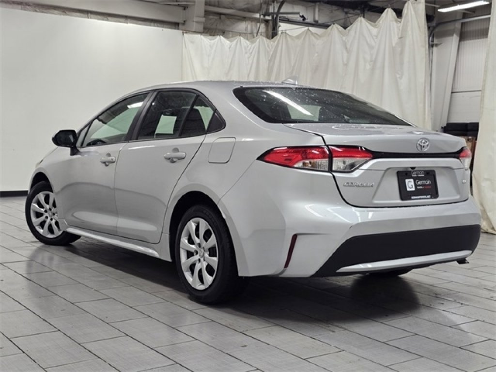 Used 2022 Toyota Corolla LE image 11