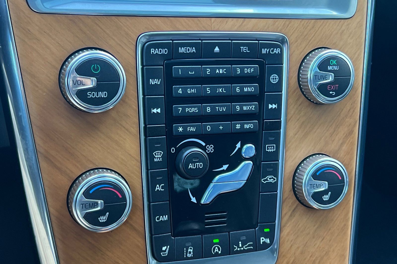 Used 2017 Volvo XC60 T5 Inscription w/ Advanced Package image 19