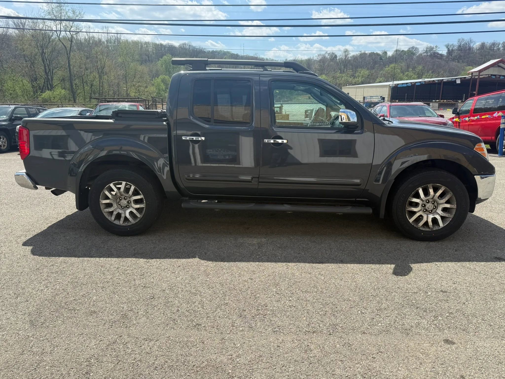 Used 2011 Nissan Frontier SL w/ Moonroof Pkg image 4