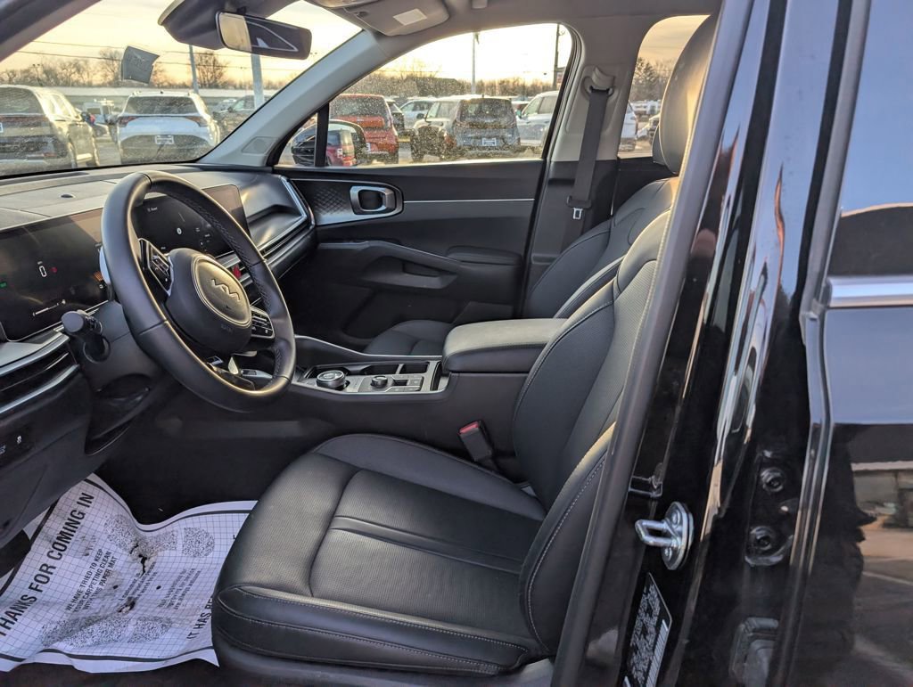 Used 2025 Kia Sorento EX image 13