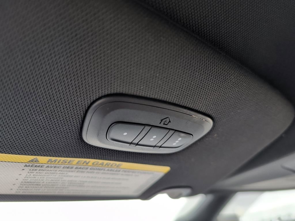 Used 2025 Chrysler Pacifica Select image 28