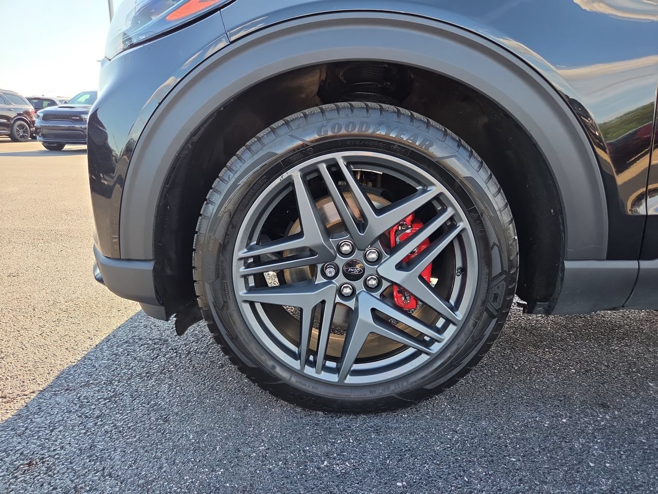 Used 2025 Ford Explorer ST AWD/4WD image 9