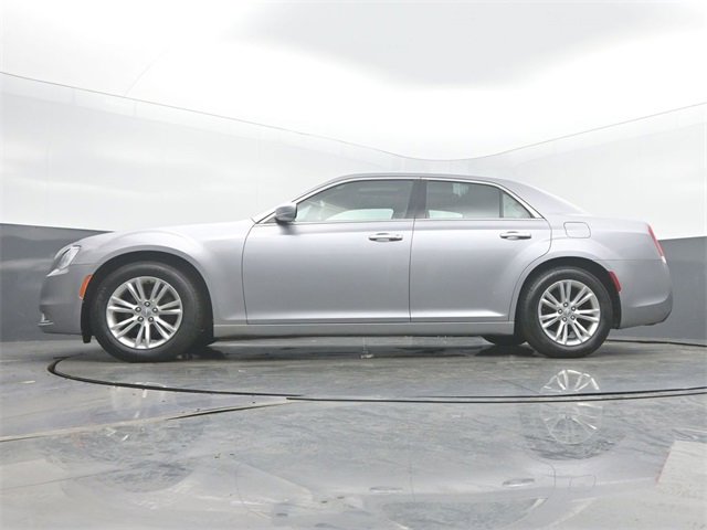 Used 2017 Chrysler 300 C image 47