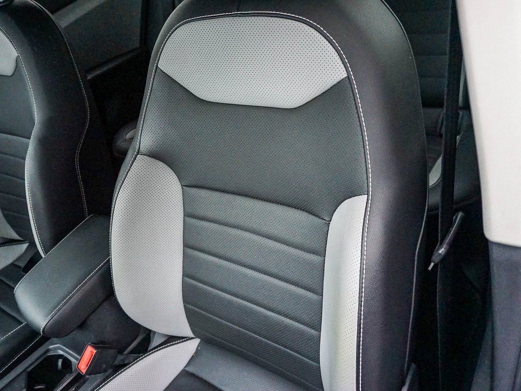 Used 2022 Volkswagen Taos SEL image 21