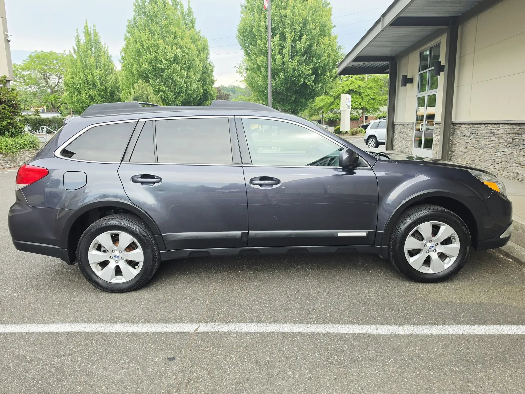 Used 2012 Subaru Outback 2.5i Limited AWD/4WD image 6