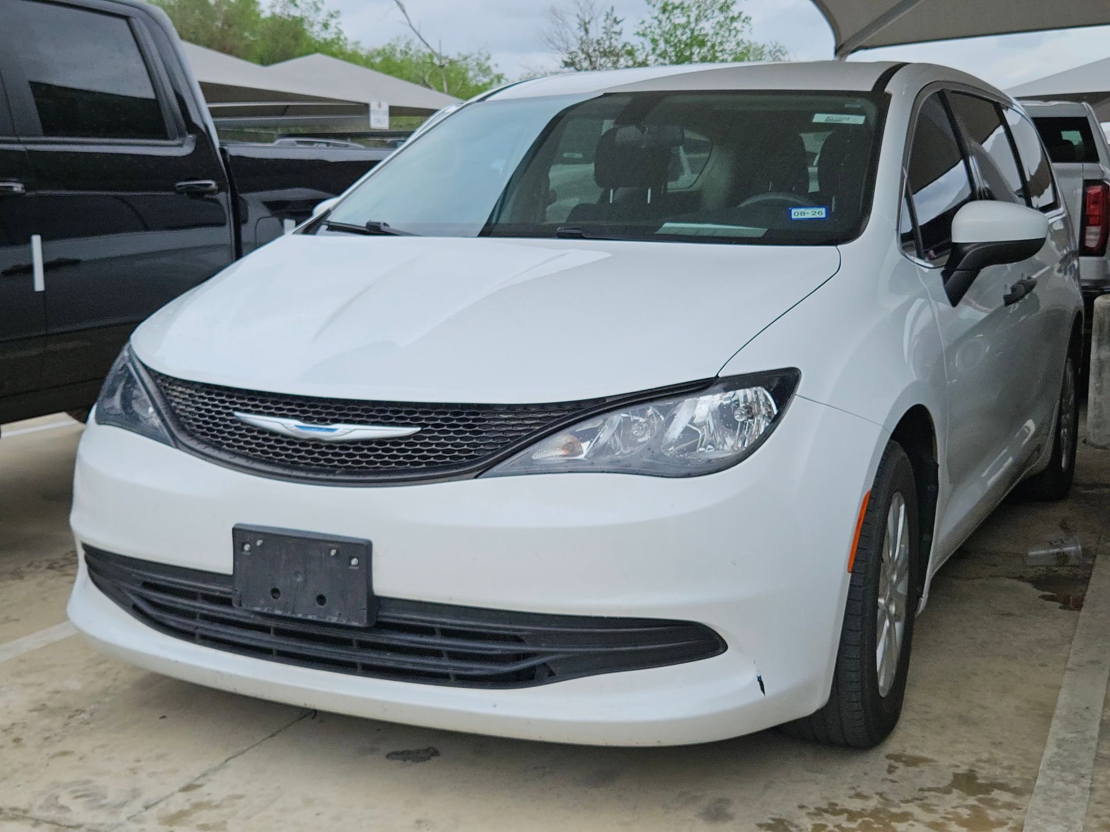 Used 2018 Chrysler Pacifica L image 4