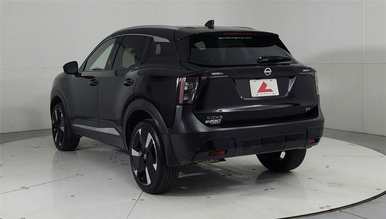 Certified 2025 Nissan Kicks SR FWD image 5