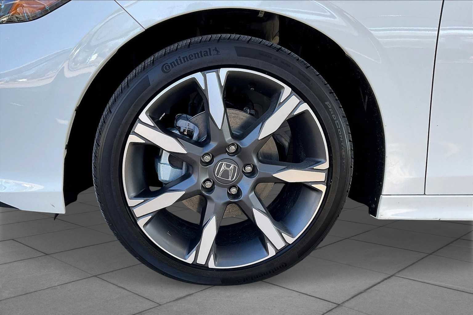 Certified 2025 Honda Civic Sport Touring image 11