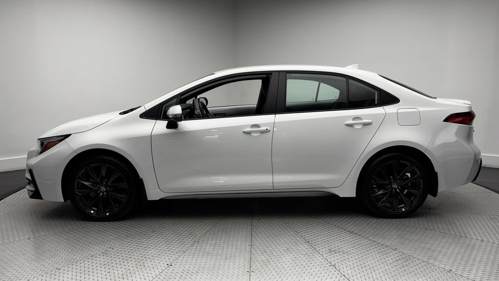 Used 2026 Toyota Corolla SE w/ SE Package FWD image 4