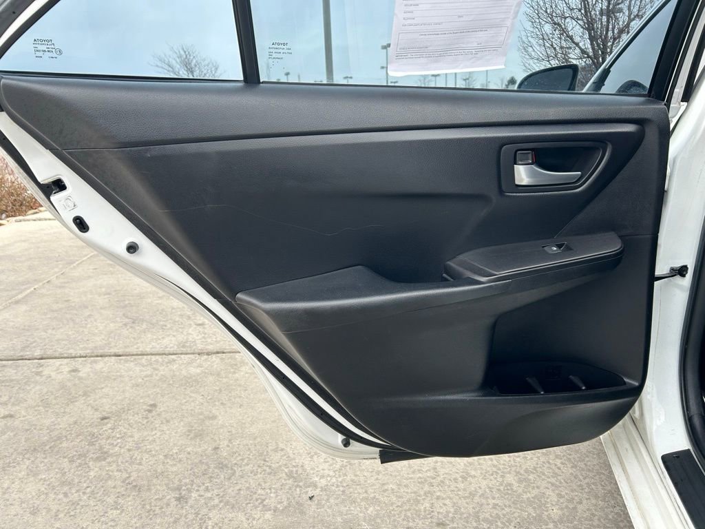 Used 2016 Toyota Camry SE image 24