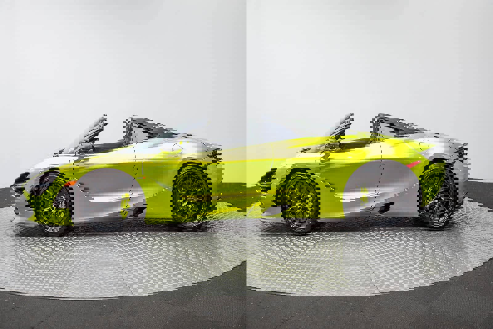 Used 2023 McLaren 720S Performance image 3