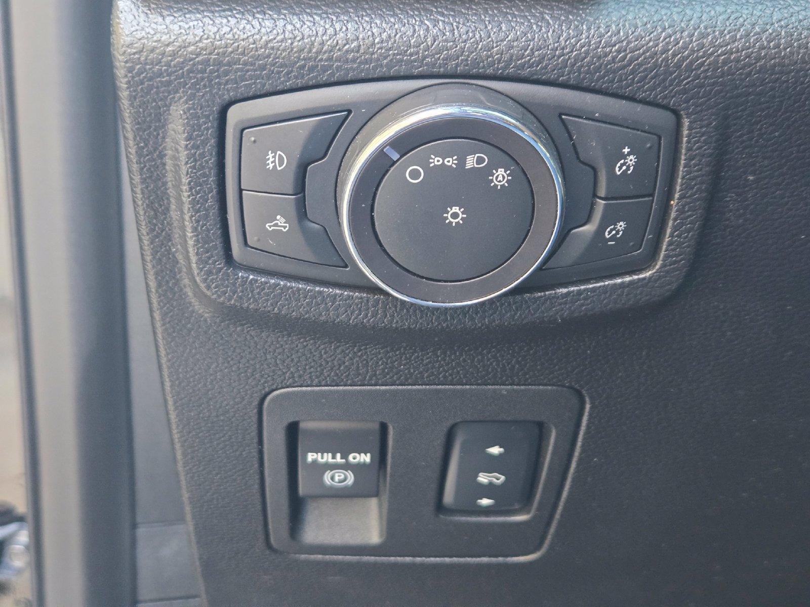 Used 2018 Ford F150 Platinum w/ Equipment Group 701A Luxury AWD/4WD image 23