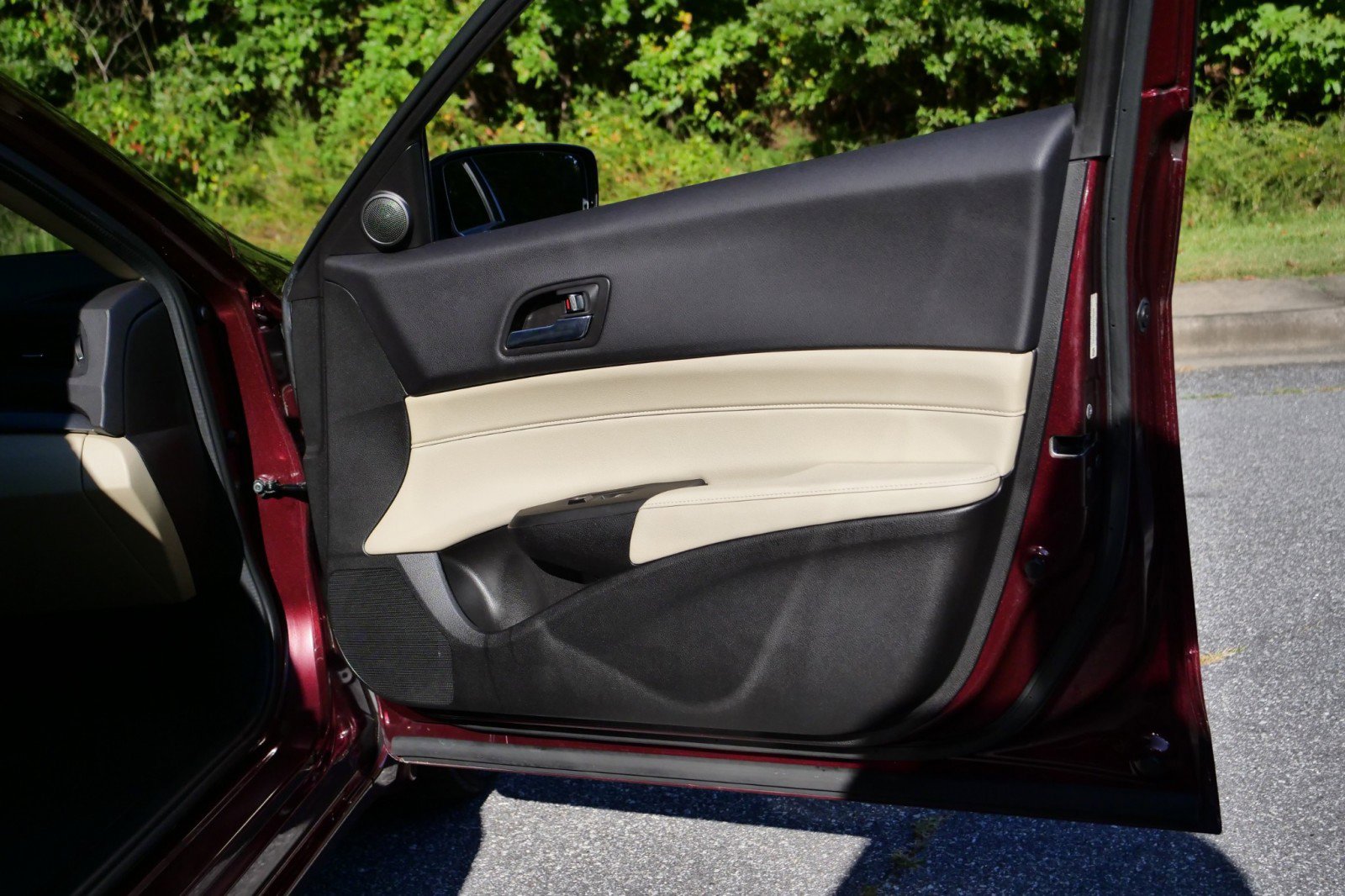 Used 2013 Acura ILX 2.0L / Tech Package / Heated S image 30