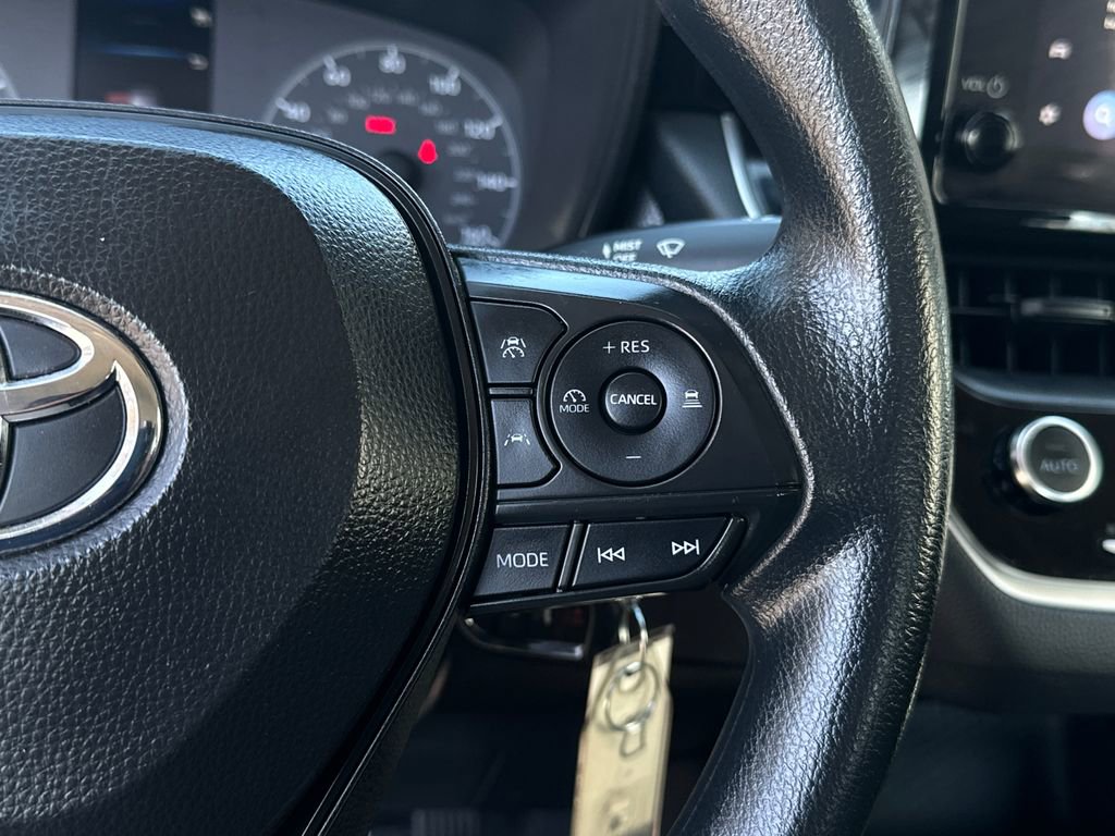 Used 2025 Toyota Corolla LE image 23