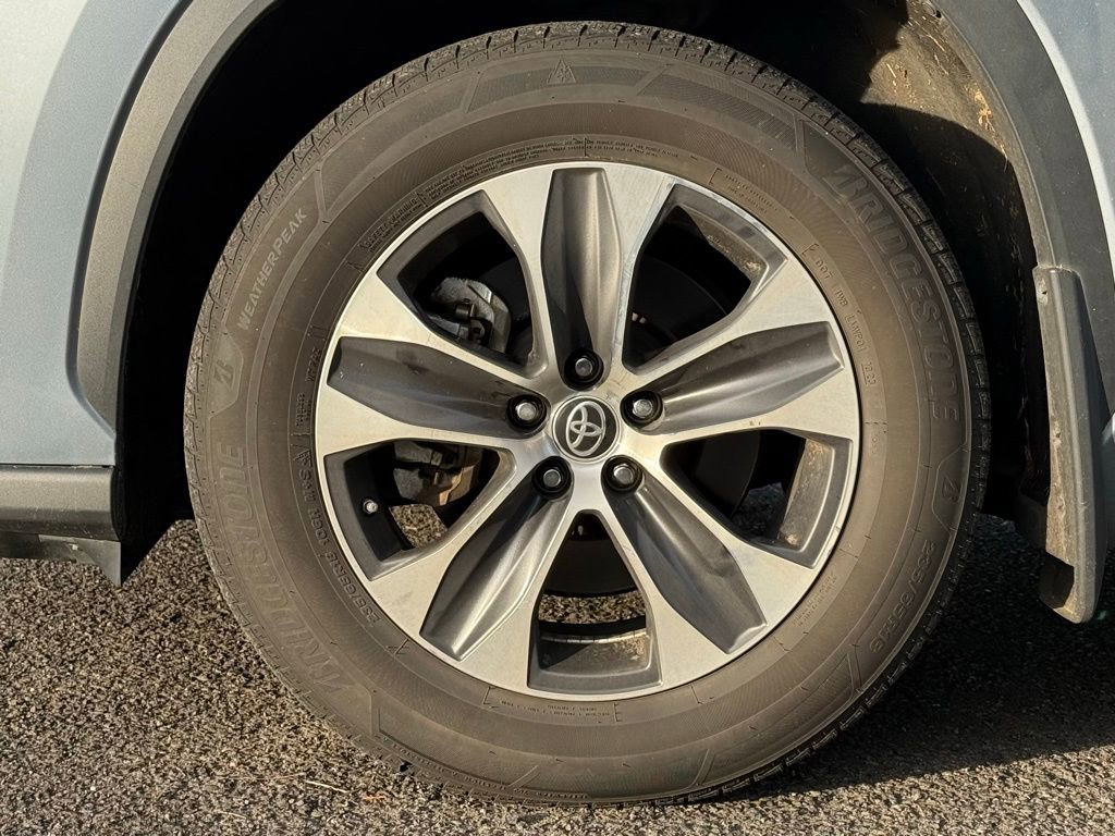 Used 2021 Toyota Highlander XLE image 9