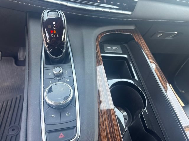 Used 2022 Cadillac Escalade Luxury AWD/4WD image 7