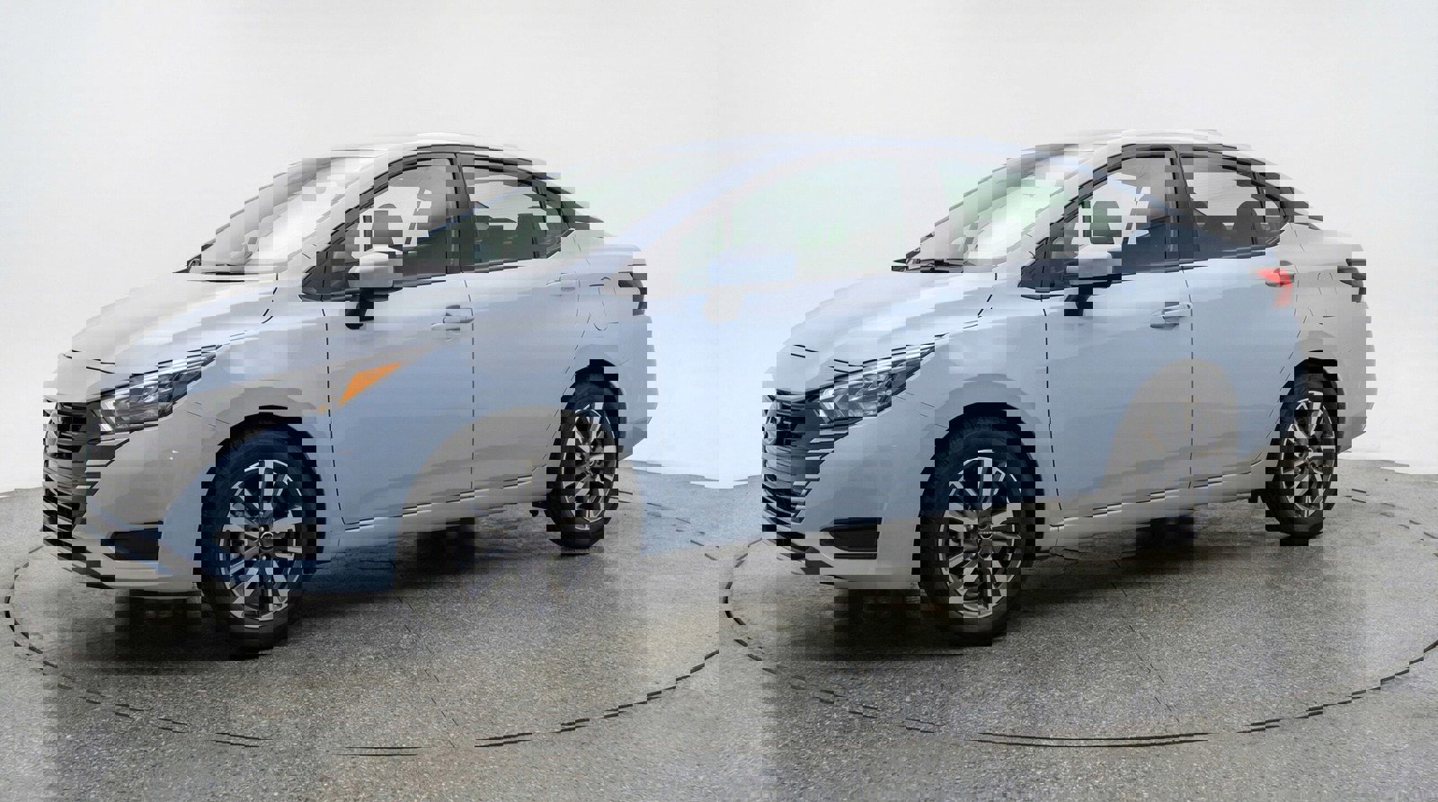 Used 2025 Nissan Versa SV image 3