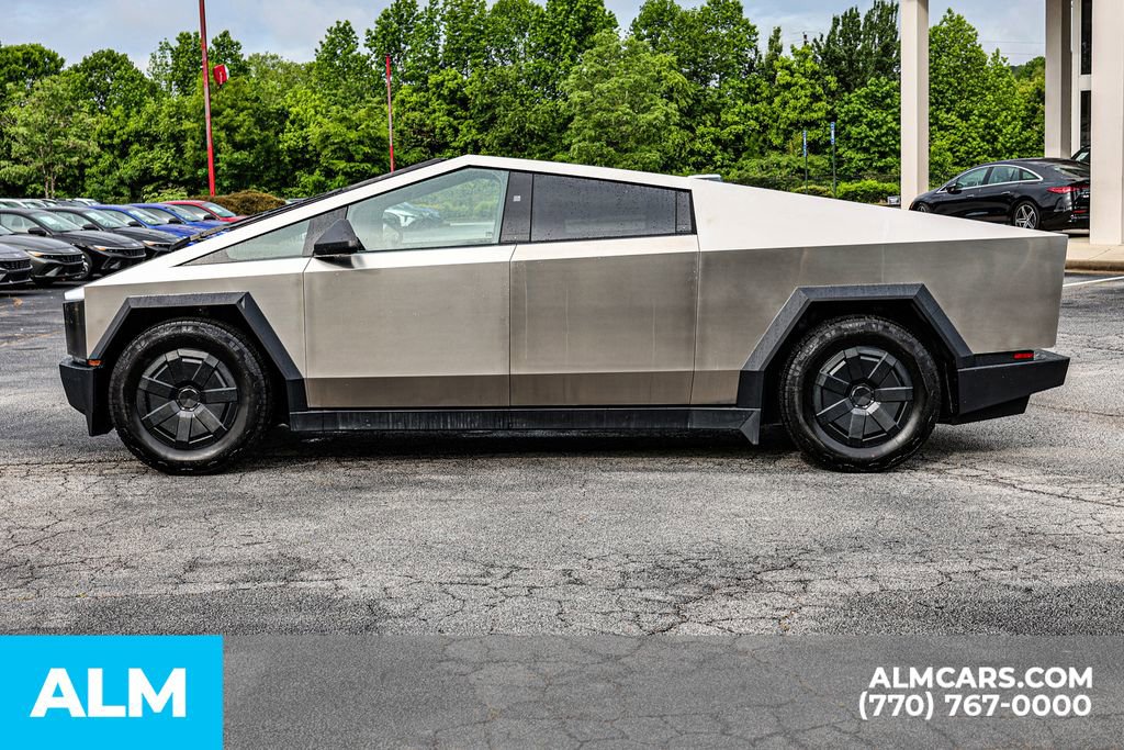 Used 2025 Tesla Cybertruck AWD Crew Cab image 9