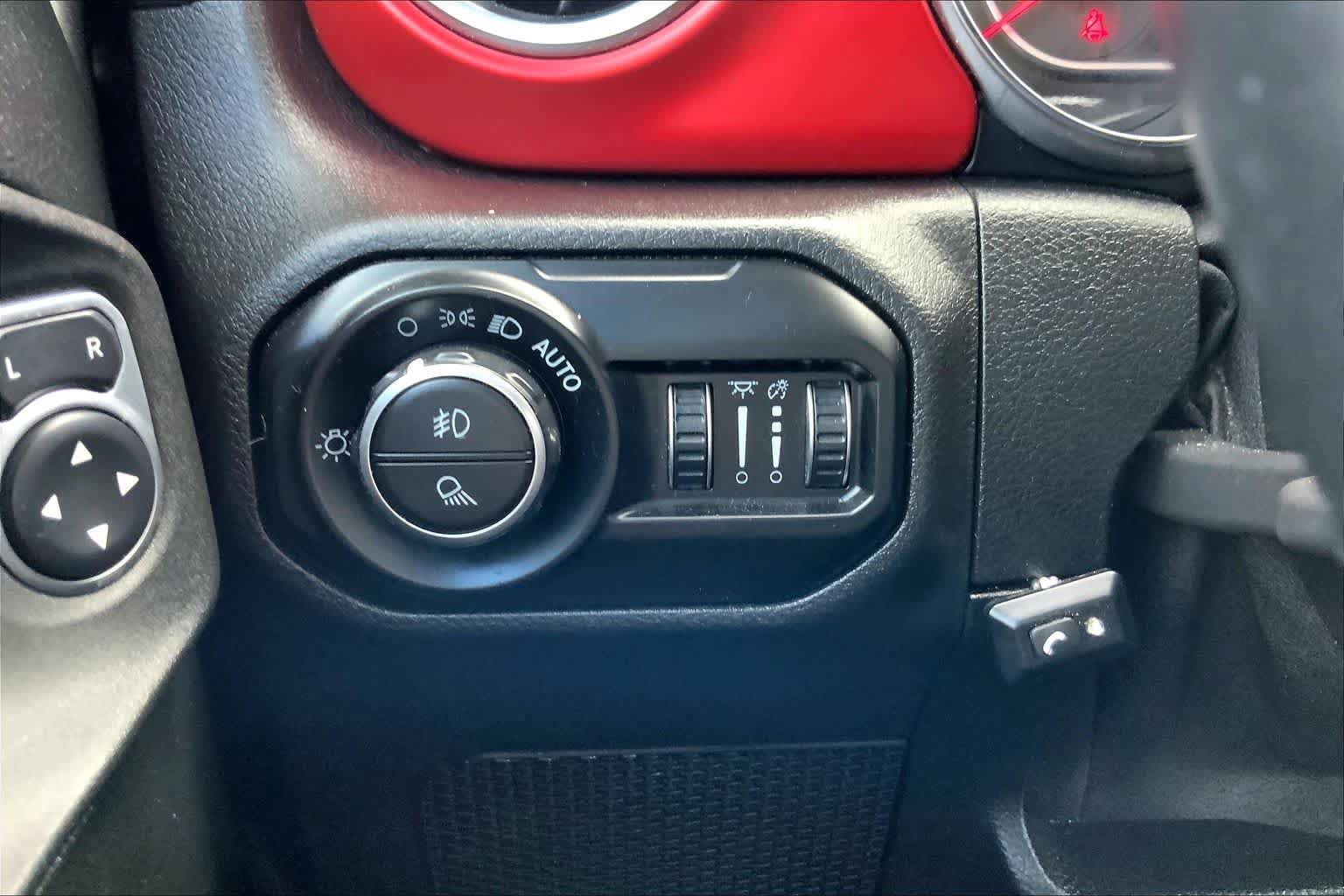 Used 2021 Jeep Gladiator Rubicon w/ LED Lighting Group AWD/4WD image 35