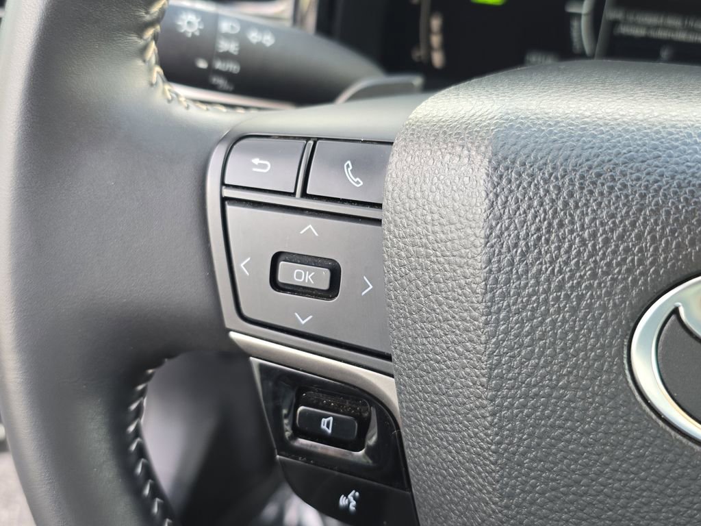 Used 2025 Toyota Camry SE image 20