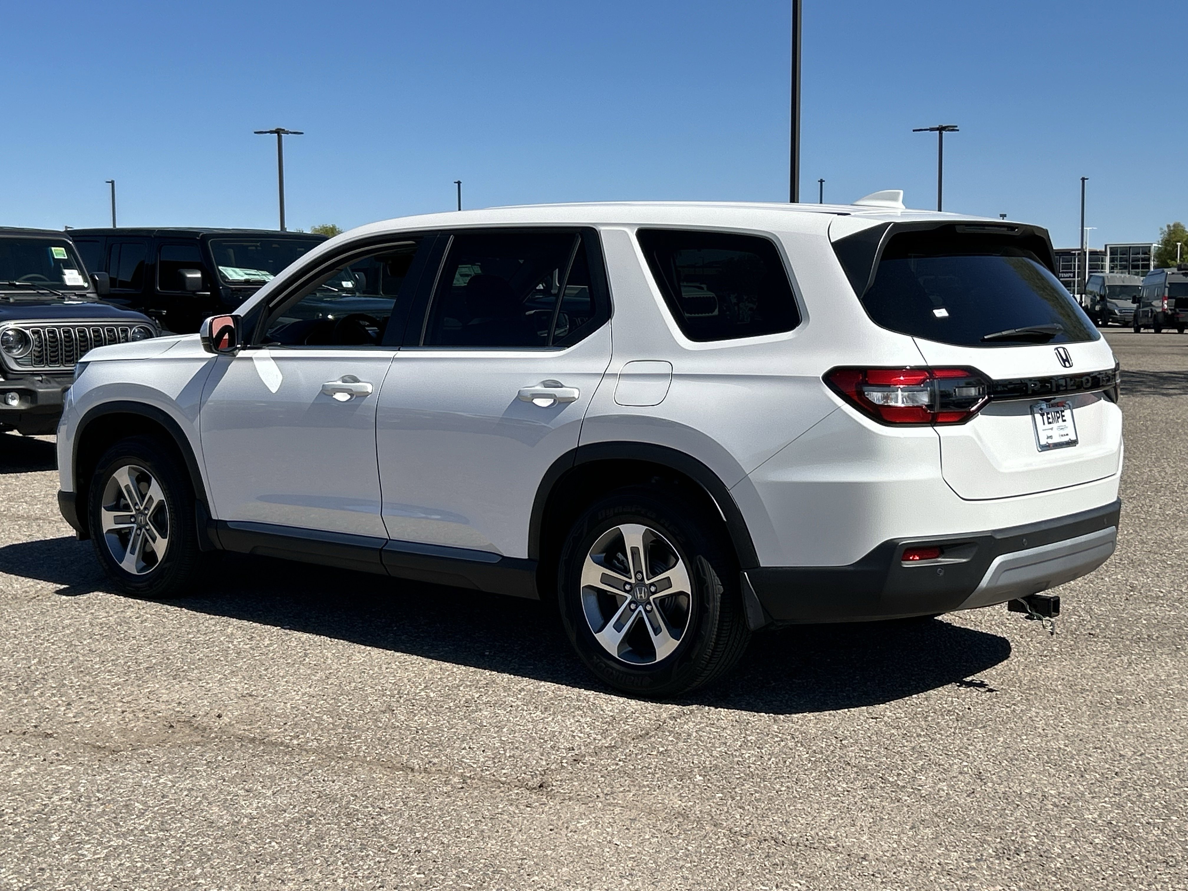 Used 2025 Honda Pilot EX-L image 4