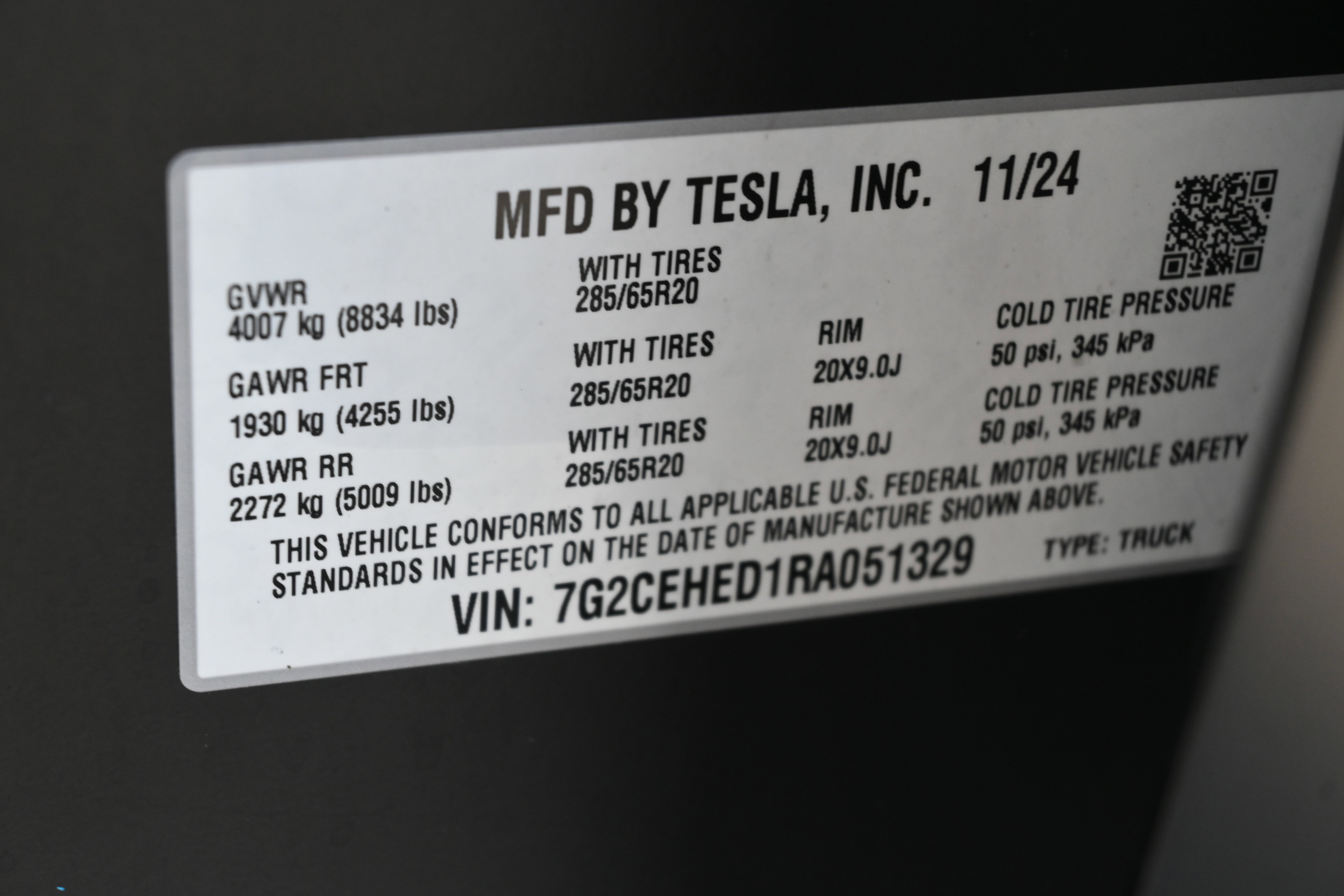 Used 2024 Tesla Cybertruck AWD Crew Cab image 34