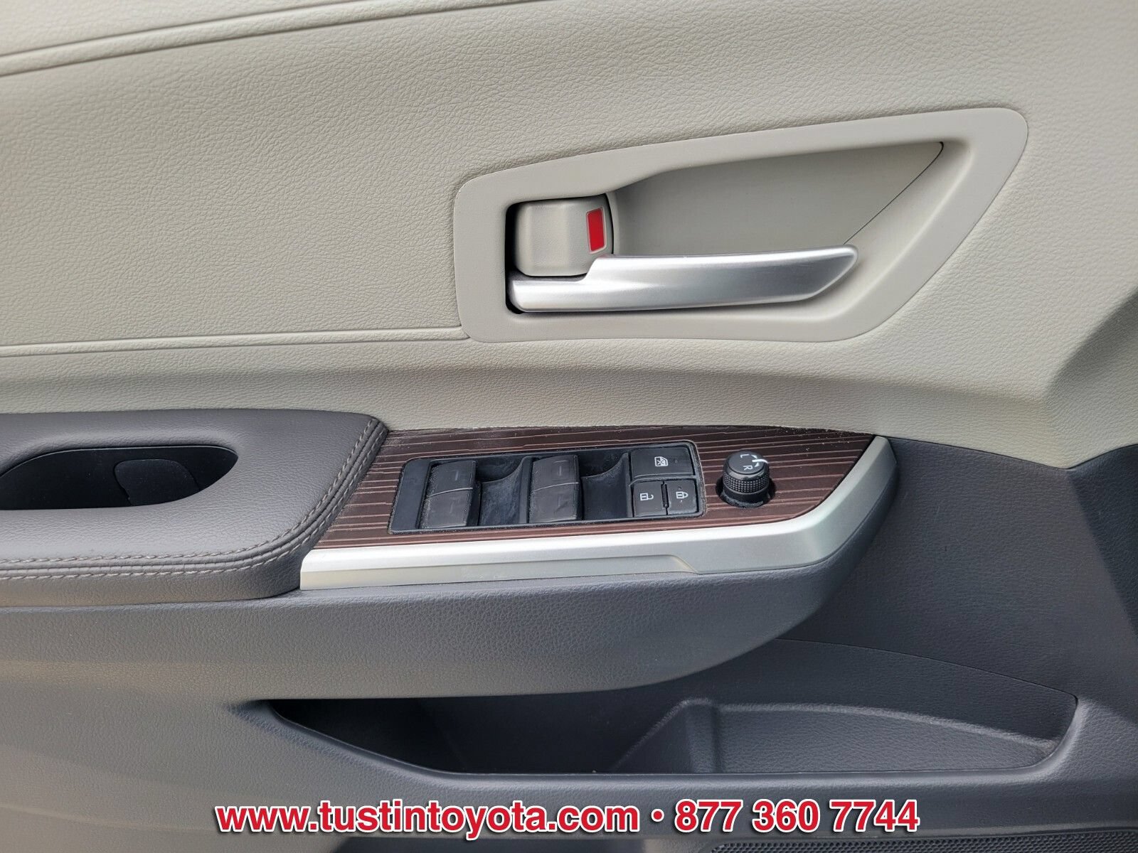 Certified 2023 Toyota Sienna XLE FWD image 19