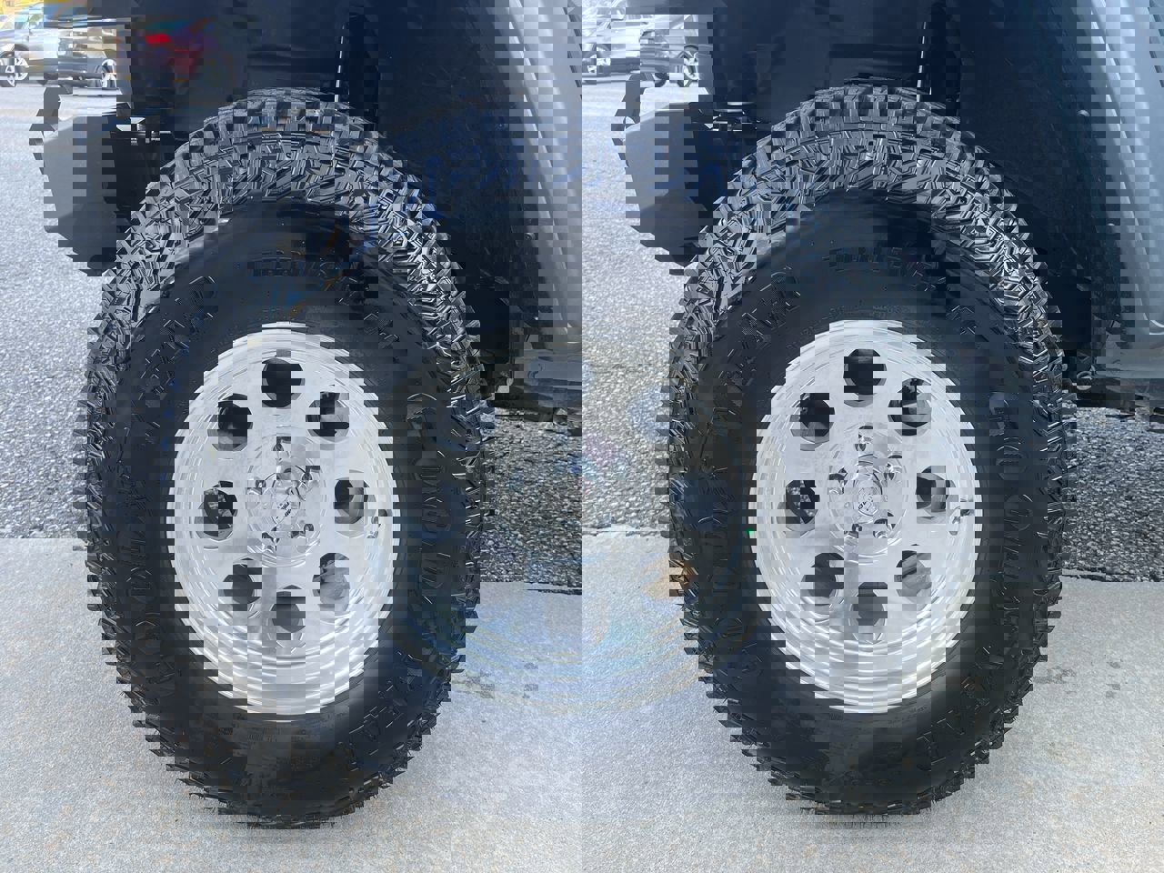 Used 2025 Jeep Wrangler Sport S image 13