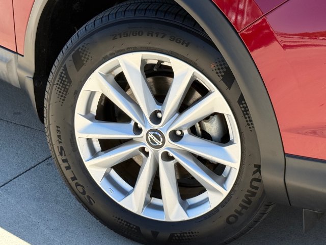 Used 2019 Nissan Rogue Sport S w/ Appearance Package FWD image 2